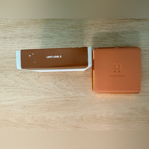 Haus Labs Power Sculpt Velvet Bronzer Light Level 3 Matte Compact NIB - Picture 2 of 3